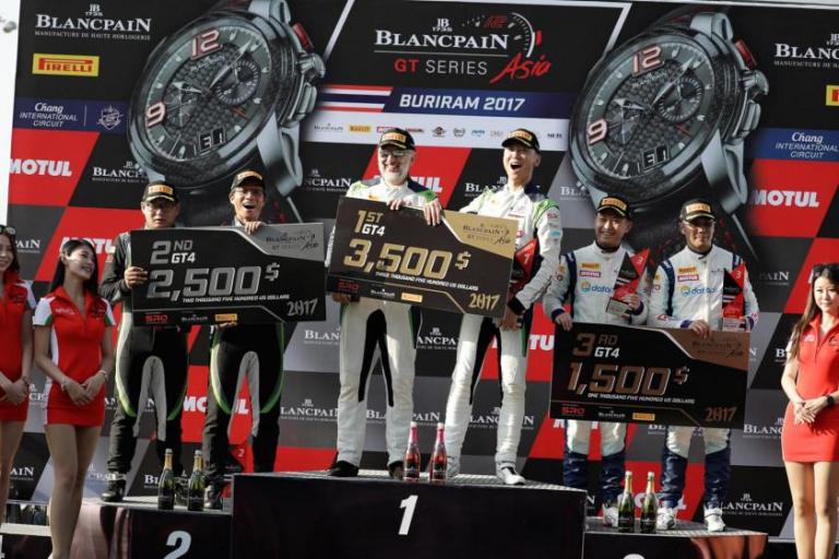 保时捷 8 组车手征战在泰国武里南举行的宝珀 GT 亚洲系列赛第三、四回合比赛